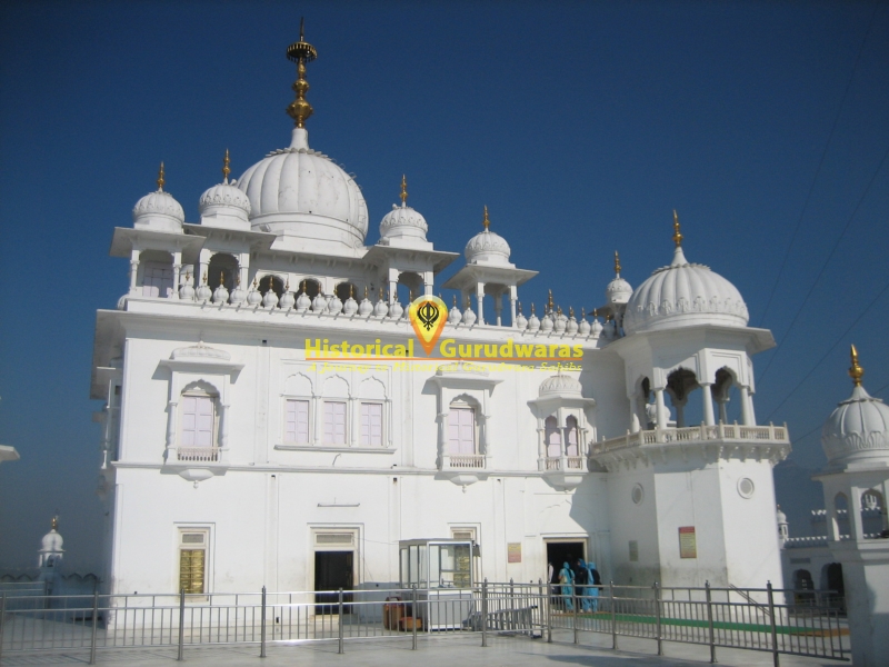 GURUDWARA SHRI KESGARH SAHIB is situated in the central place of city ANAND...